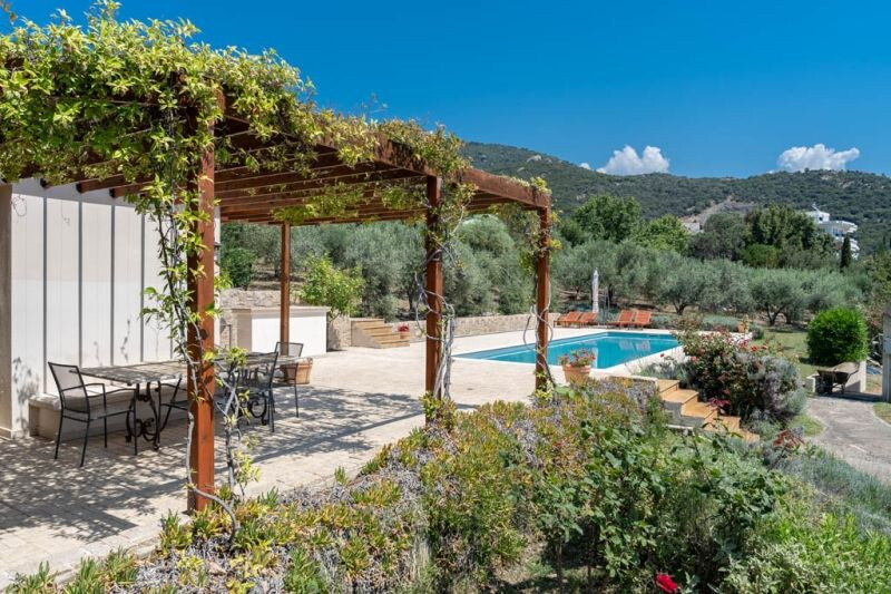 vile cu piscina grecia